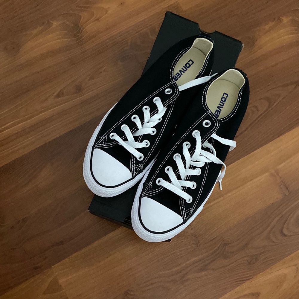 Brand new low top unisex black converse